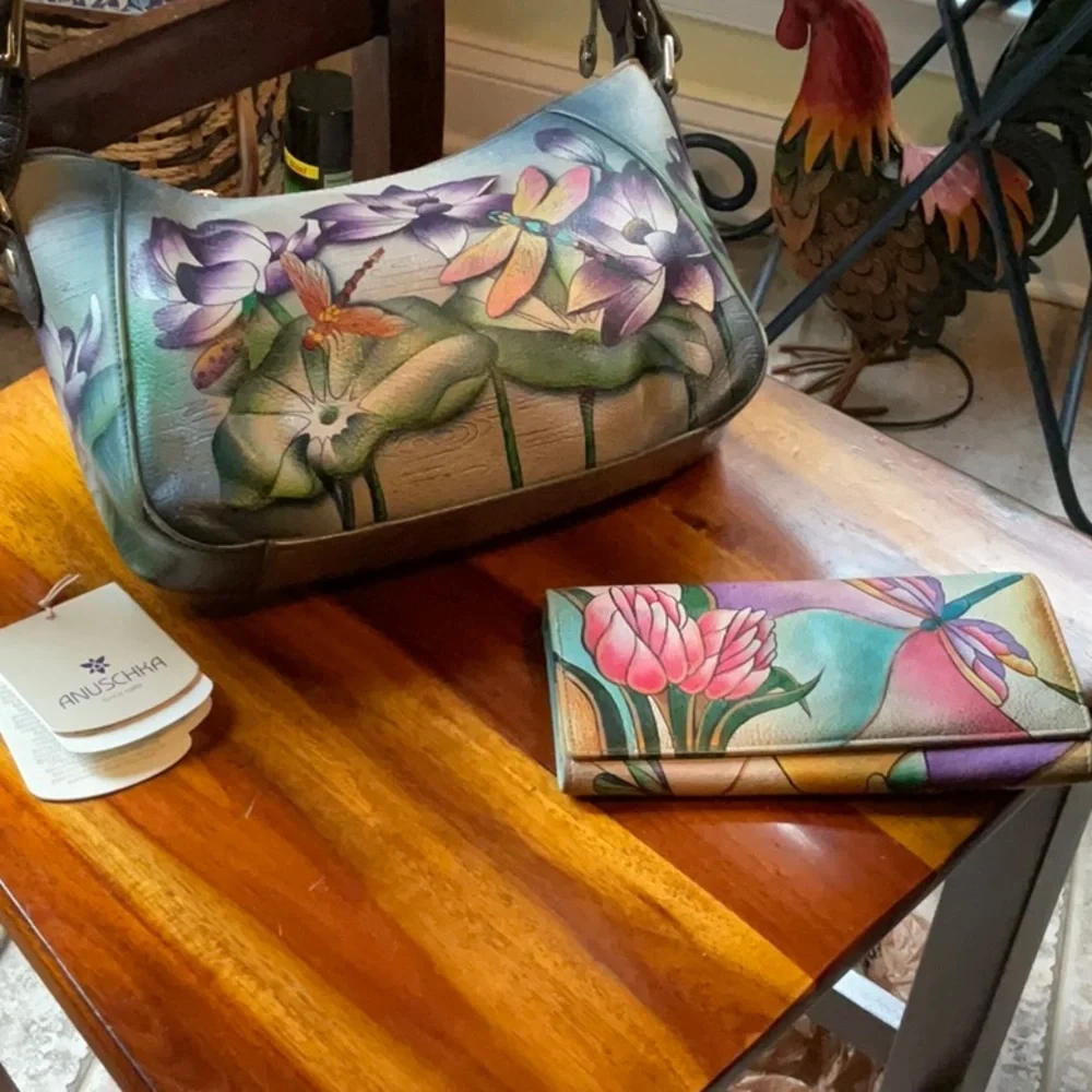 Gorgeous Anuschka crossbody bag - Picture 2 of 12